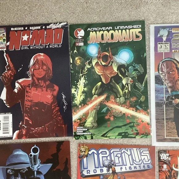 Comic Book Collection with Various Covers - Picture 7 of 7